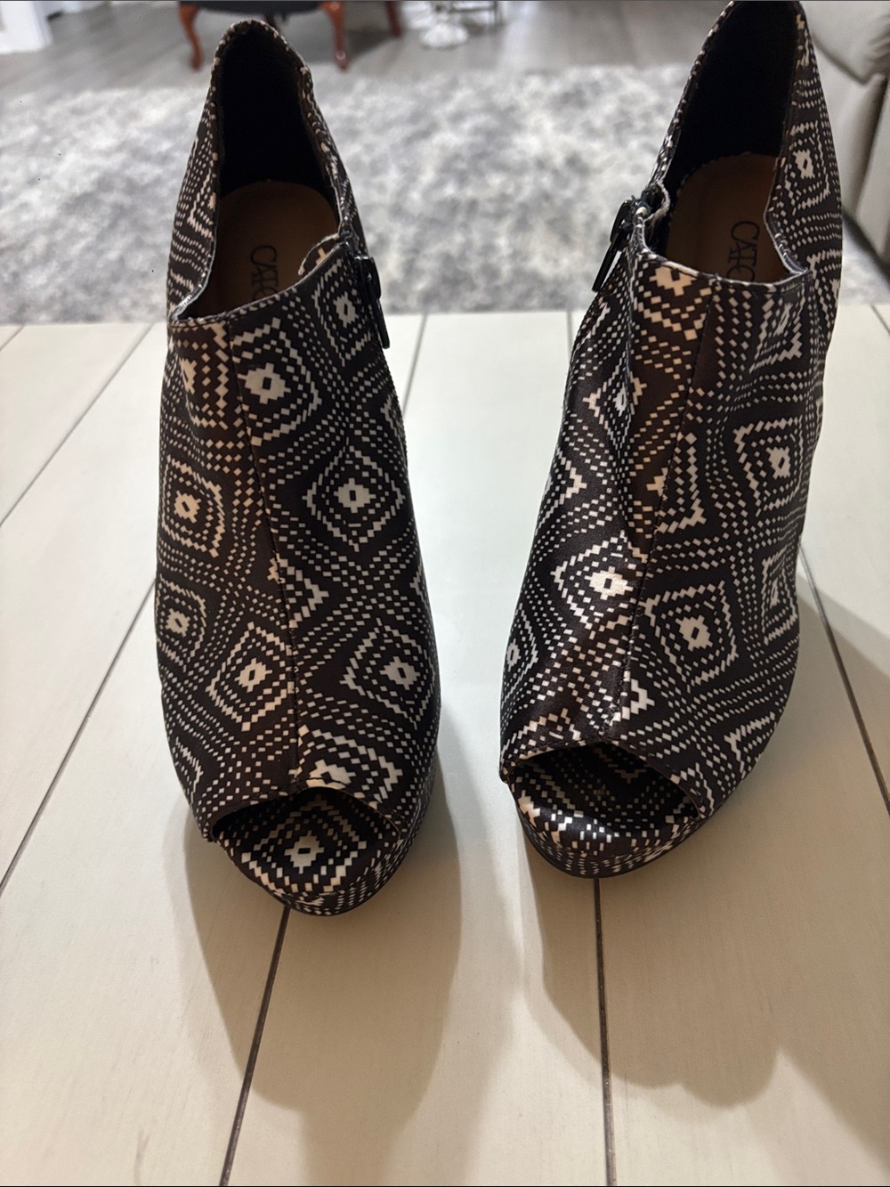 Cato Black & White Geometric Peep-Toe Mules